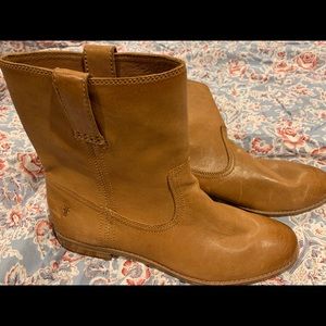 Frye Size 9.5 Ankle Short Boot Brand New